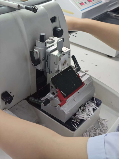 医院的“幕后裁判”：每一份病理报告，都是一场看不见的审判